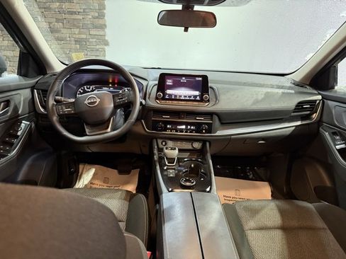 Certified 2025 Nissan Rogue SV image 27