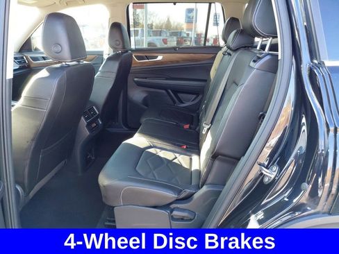 Used 2025 Volkswagen Atlas SE image 14