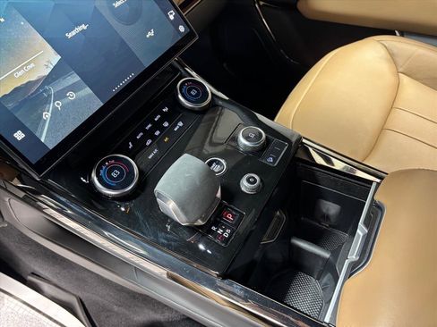 Used 2023 Land Rover Range Rover Sport SE image 13