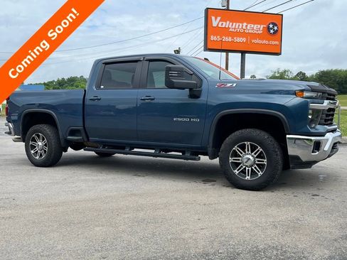 Used 2025 Chevrolet Silverado 2500 LT AWD/4WD image 1