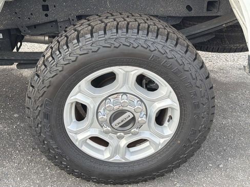Used 2025 Ford F250 XLT AWD/4WD image 9