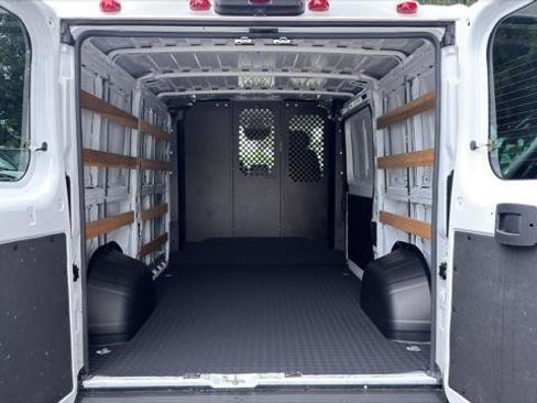 Used 2025 RAM ProMaster 2500 w/ U-Haul Equipment Group FWD image 14