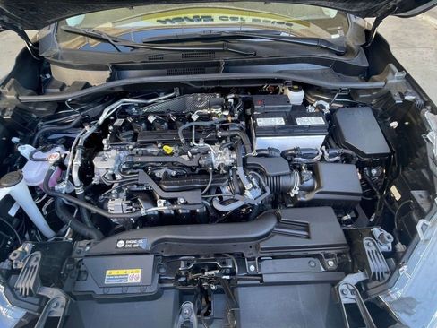 Used 2025 Toyota Corolla Cross LE FWD image 28