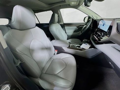 New 2026 Toyota Highlander Limited image 22