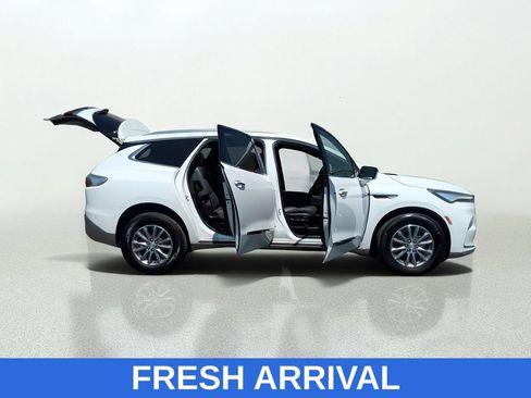 Used 2022 Buick Enclave Essence FWD image 16