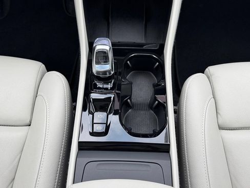 Certified 2026 Volvo XC40 B5 Plus AWD/4WD image 14