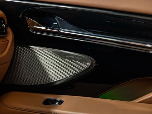 Used 2025 Aston Martin DB12 Volante image 15