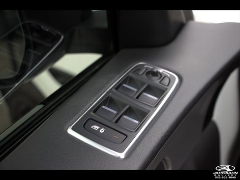 Used 2018 Jaguar F-PACE S image 15