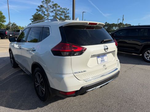 Used 2017 Nissan Rogue SL w/ SL Premium Package FWD image 7
