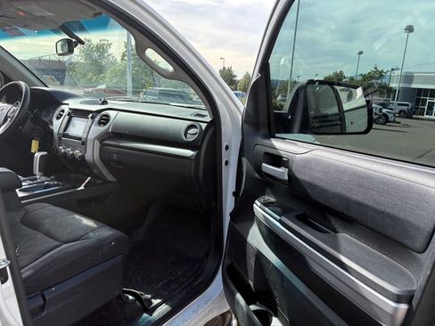 Used 2017 Toyota Tundra SR5 AWD/4WD image 31