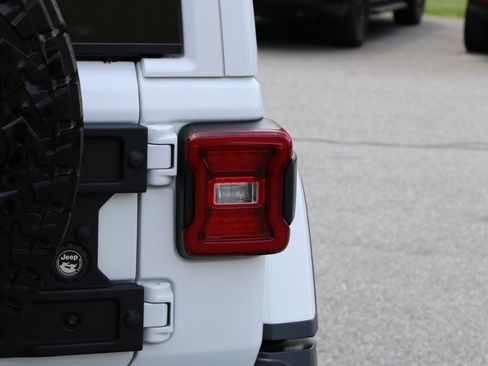 Used 2022 Jeep Wrangler Unlimited Rubicon w/ Trailer Tow Package AWD/4WD image 6