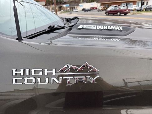 Used 2023 Chevrolet Silverado 2500 High Country w/ Z71 Off-Road Package image 34