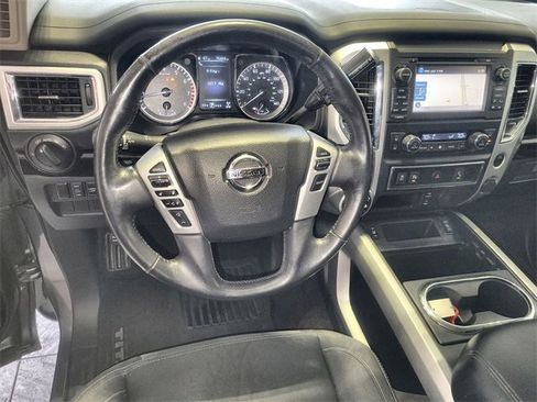 Used 2018 Nissan Titan SV w/ SV Convenience Package image 20