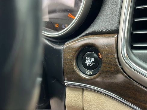 Used 2016 Jeep Grand Cherokee Limited image 23