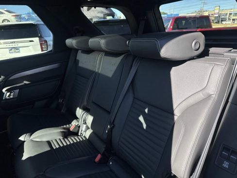 New 2026 Land Rover Discovery Limited Edition AWD/4WD image 8