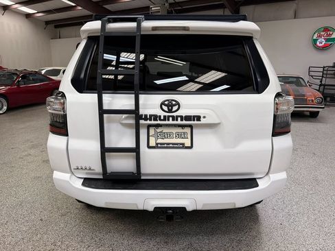 Used 2020 Toyota 4Runner SR5 AWD/4WD image 6