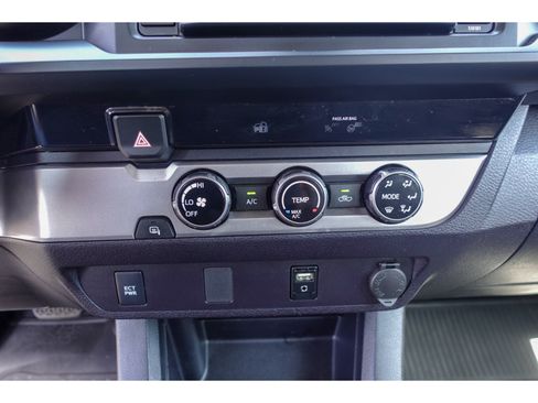 Used 2018 Toyota Tacoma SR w/ SR Convenience Package RWD image 17