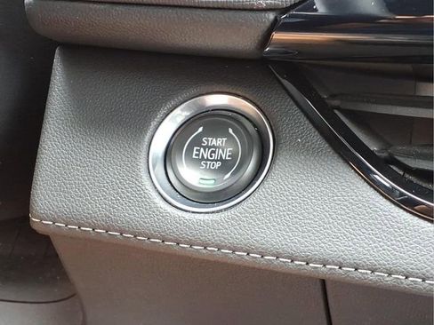 Used 2025 Buick Enclave Preferred AWD/4WD image 10