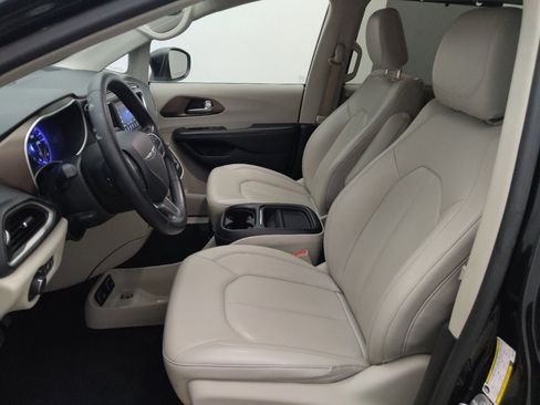 Used 2021 Chrysler Voyager Lxi FWD image 17