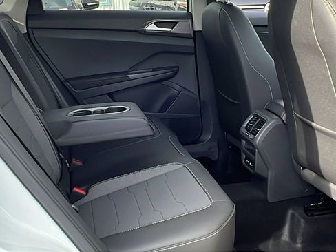 New 2026 Volkswagen Taos SE image 11