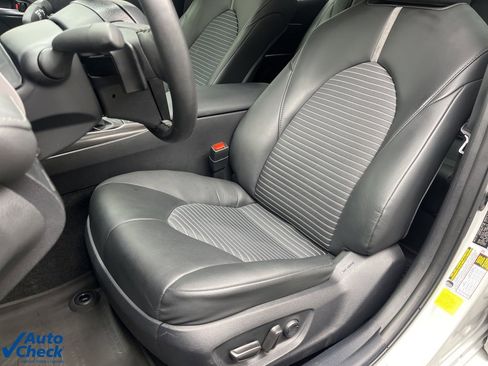 Used 2024 Toyota Camry SE image 21