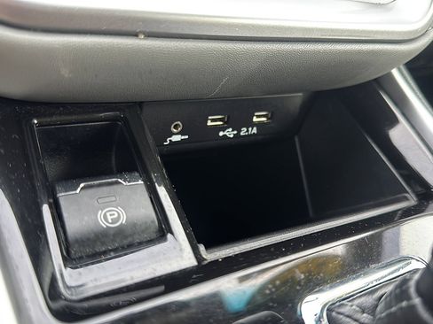 Used 2021 Subaru Outback Premium image 34