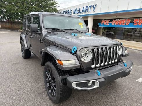 Used 2022 Jeep Wrangler Unlimited Sahara w/ Cold Weather Group AWD/4WD image 2