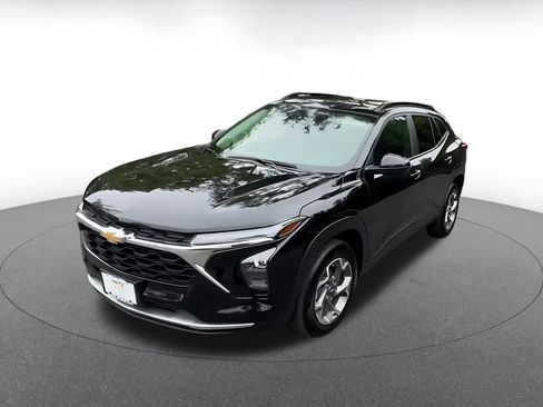 Used 2025 Chevrolet Trax LT w/ LT Convenience Package FWD image 7