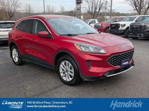 Used 2021 Ford Escape SE w/ Cold Weather Package image 1