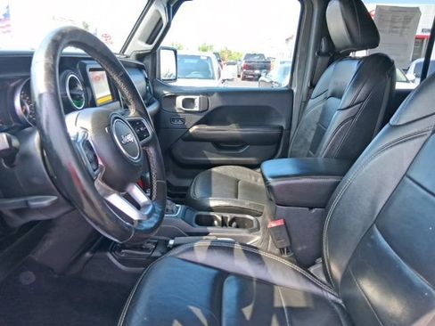 Used 2018 Jeep Wrangler Unlimited Sahara w/ Cold Weather Group AWD/4WD image 20