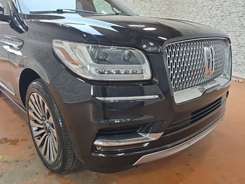 Used 2019 Lincoln Navigator Reserve image 11