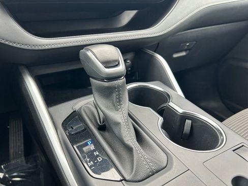 Certified 2025 Toyota Highlander LE FWD image 23