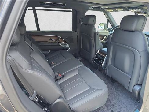 New 2025 Land Rover Range Rover Long Wheelbase SE image 11
