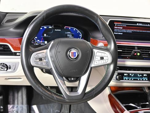 Used 2022 BMW ALPINA B7 xDrive w/ Luxury Rear Seating Package image 12