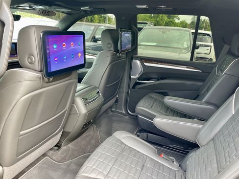 Used 2025 Cadillac Escalade Sport Platinum w/ LPO, ONYX Package AWD/4WD image 26