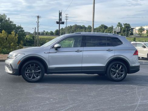 Certified 2023 Volkswagen Tiguan SE w/ Panoramic Sunroof Package FWD image 4