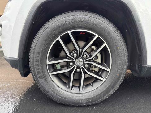 Used 2018 Jeep Grand Cherokee Trailhawk image 19