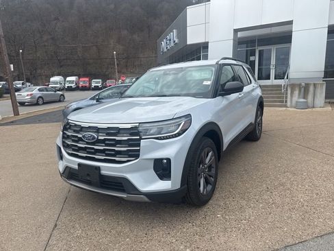 New 2026 Ford Explorer Active w/ Active Comfort Package AWD/4WD image 3