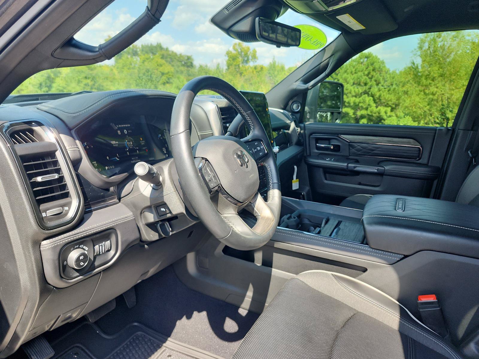 Used 2025 RAM 3500 Limited AWD/4WD image 18