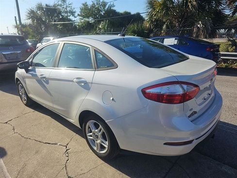 Used 2017 Ford Fiesta SE FWD image 6