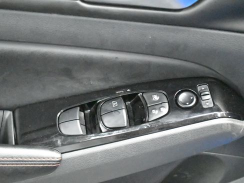 Used 2025 Nissan Altima 2.5 SR FWD image 15