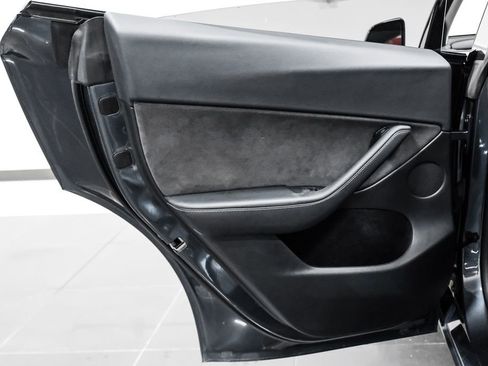 Used 2023 Tesla Model Y Long Range AWD/4WD image 43
