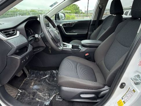 Certified 2025 Toyota RAV4 LE FWD image 16