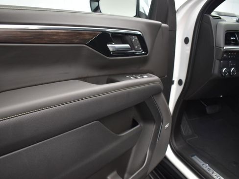 New 2025 Chevrolet Suburban Premier image 11