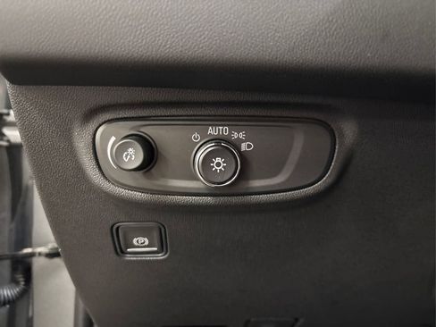 Used 2023 GMC Terrain SLE image 25