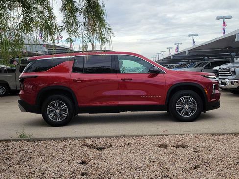 Used 2026 Chevrolet Traverse LT FWD image 9