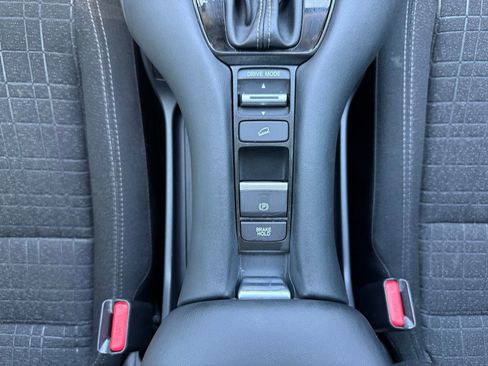 Certified 2025 Honda HR-V LX image 27