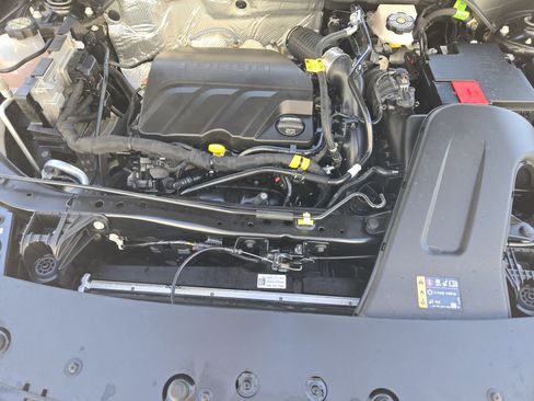 Used 2025 Chevrolet Trax RS w/ Driver Confidence Package image 32