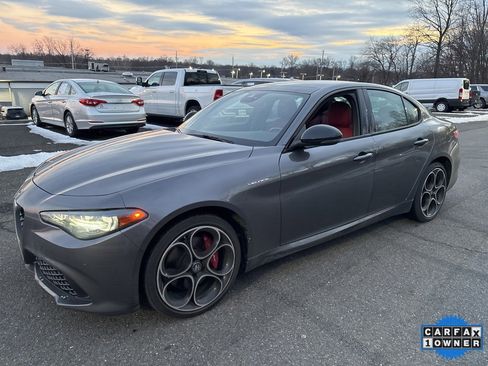 Used 2024 Alfa Romeo Giulia Veloce image 2