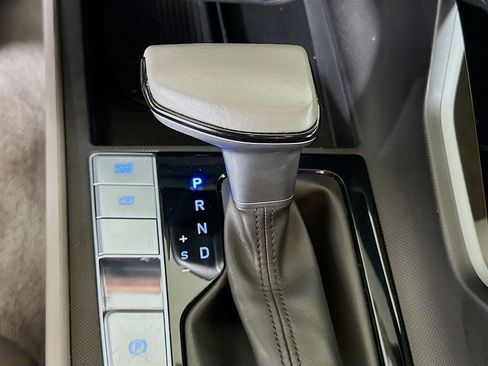 Used 2025 Hyundai Elantra SEL image 25